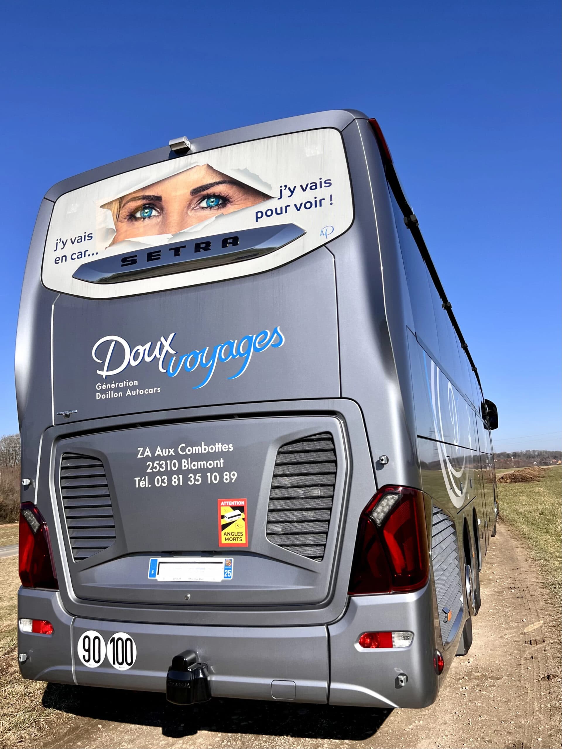 Autocar Doux Voyages — vue extérieure 1