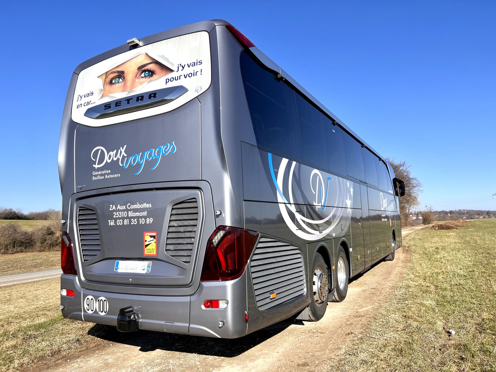 Autocar Doux Voyages — vue extérieure 2